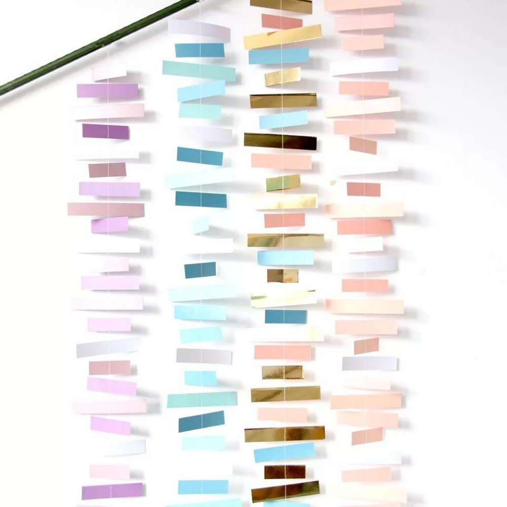 PrismStrips™ – Kinetisk Ljusreflekterande Pappersgirlang