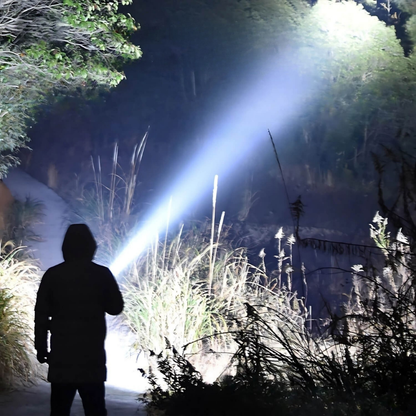 UltraRay™ – Långräckviddig Taktisk LED Ficklampa