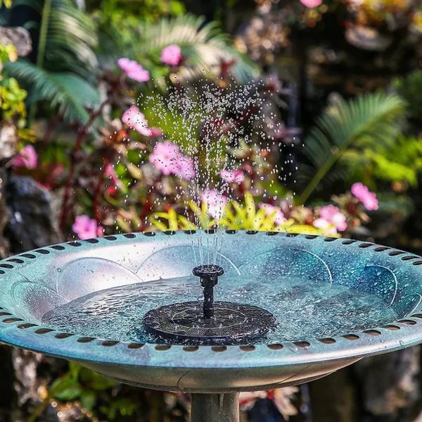 AquaBloom™ – Stilren Solcellsdriven Flytande Vattenfontänpump